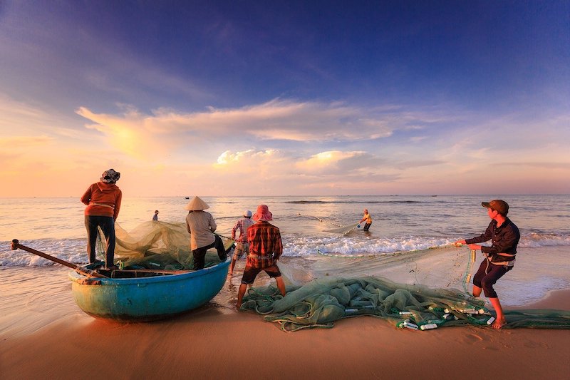 vietnam fishermen 2983615 1280
