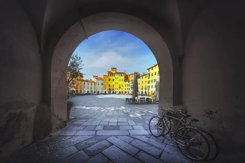 Gdje odsjesti u Toskani? Preporuke hotela i apartmana za svaki budžet 13 Piazza dell’Anfiteatro - centralni trg u toskanskom gradu Lucca