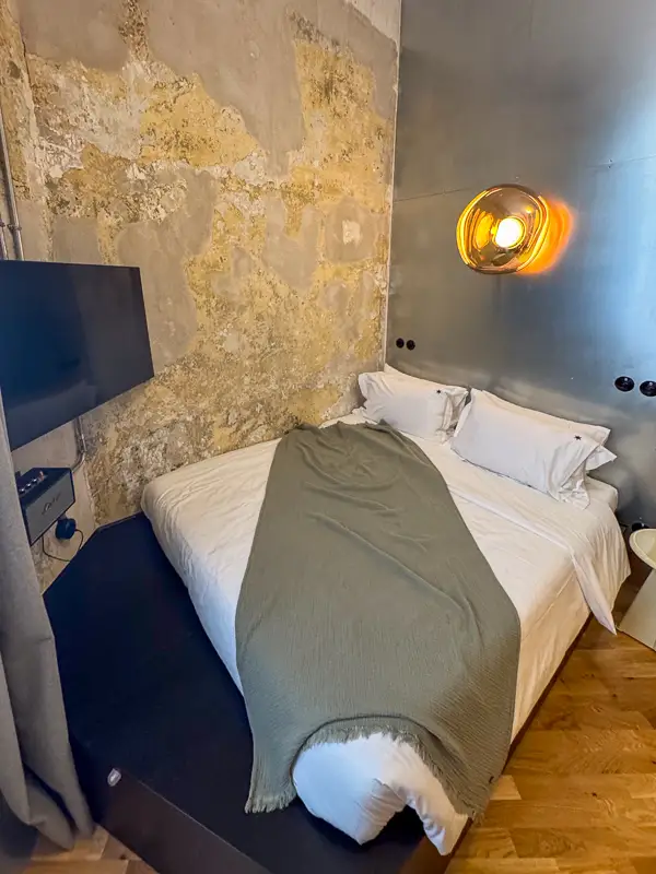 Krevet - soba u hotelu Hipsters u Solunu