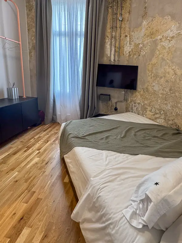 Soba u Hotelu Hipsters, Solun