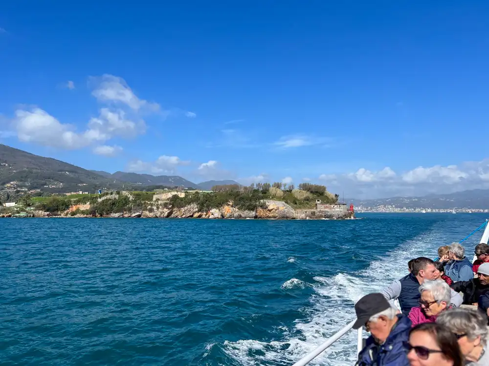 Cinque Terre – vodič za putovanje, iskustva i savjeti 21 Vožnja turističkim brodom iz La Spezije prema Portovenereu i Cinque Terre