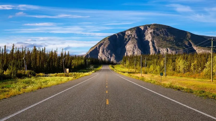 ALJASKA: Idealni termini za putovanje! Aviokarte za Anchorage iz Zagreba! 2 Aviokarte za putovanje na Aljasku - roadtrip scena na fotografiji