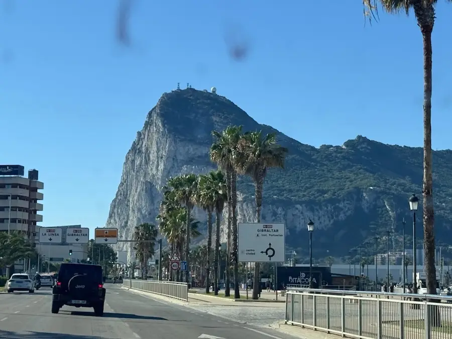 Gibraltar iz Malage: što nova pravila na granici znače za putnike iz Hrvatske 5 Ulazak automobilom u Gibraltar iz smjera La Líneje de la Concepción.