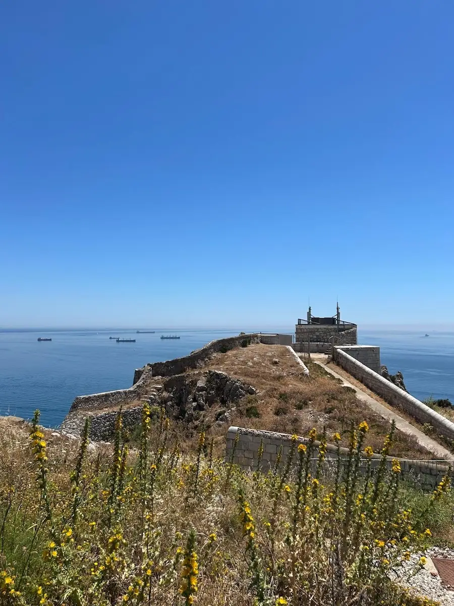Gibraltar iz Malage: što nova pravila na granici znače za putnike iz Hrvatske 7 Povijesne utvrde na vrhu Gibraltara.