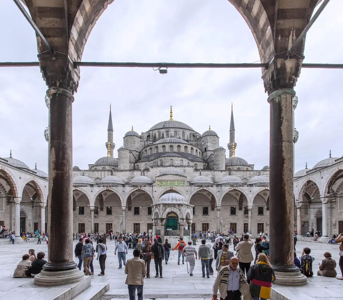 Povijesna džamija u četvrti Sultanahmet u Istanbulu