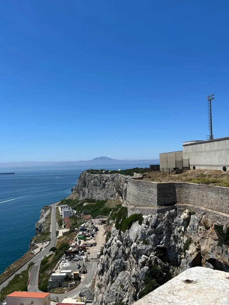 Gibraltar iz Malage: što nova pravila na granici znače za putnike iz Hrvatske 6 Pogled sa Stijene Gibraltara prema Gibraltarskom tjesnacu.