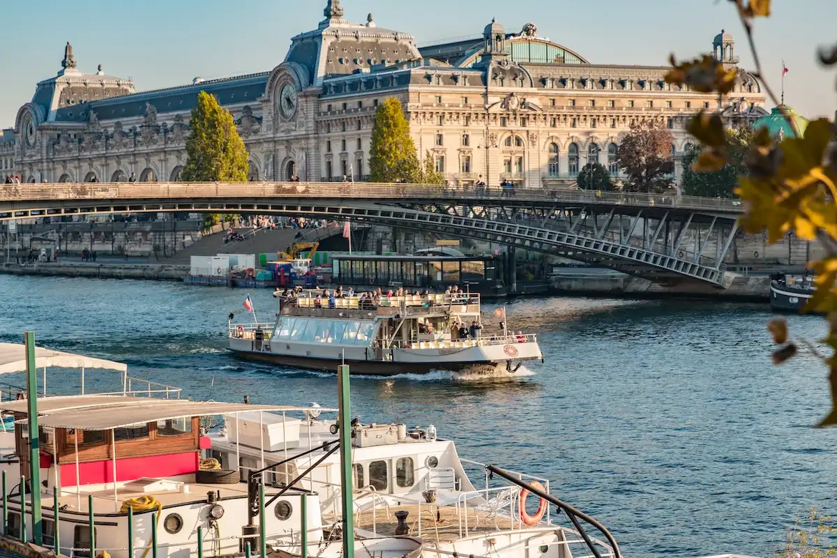Gdje odsjesti u Parizu? Najbolji kvartovi i hoteli za svaki tip putnika 7 Seine i Musée d'Orsay u Parizu blizu Saint-Germain-des-Présa