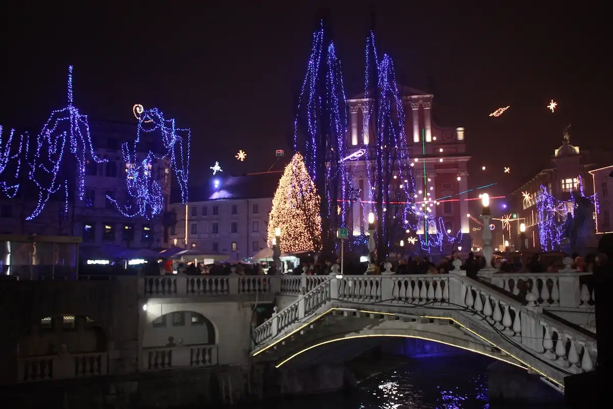 Advent u Ljubljani 2026. – datumi, božićni sajam i praktični savjeti 3 Advent u Ljubljani na Prešernovom trgu i Tromostovju